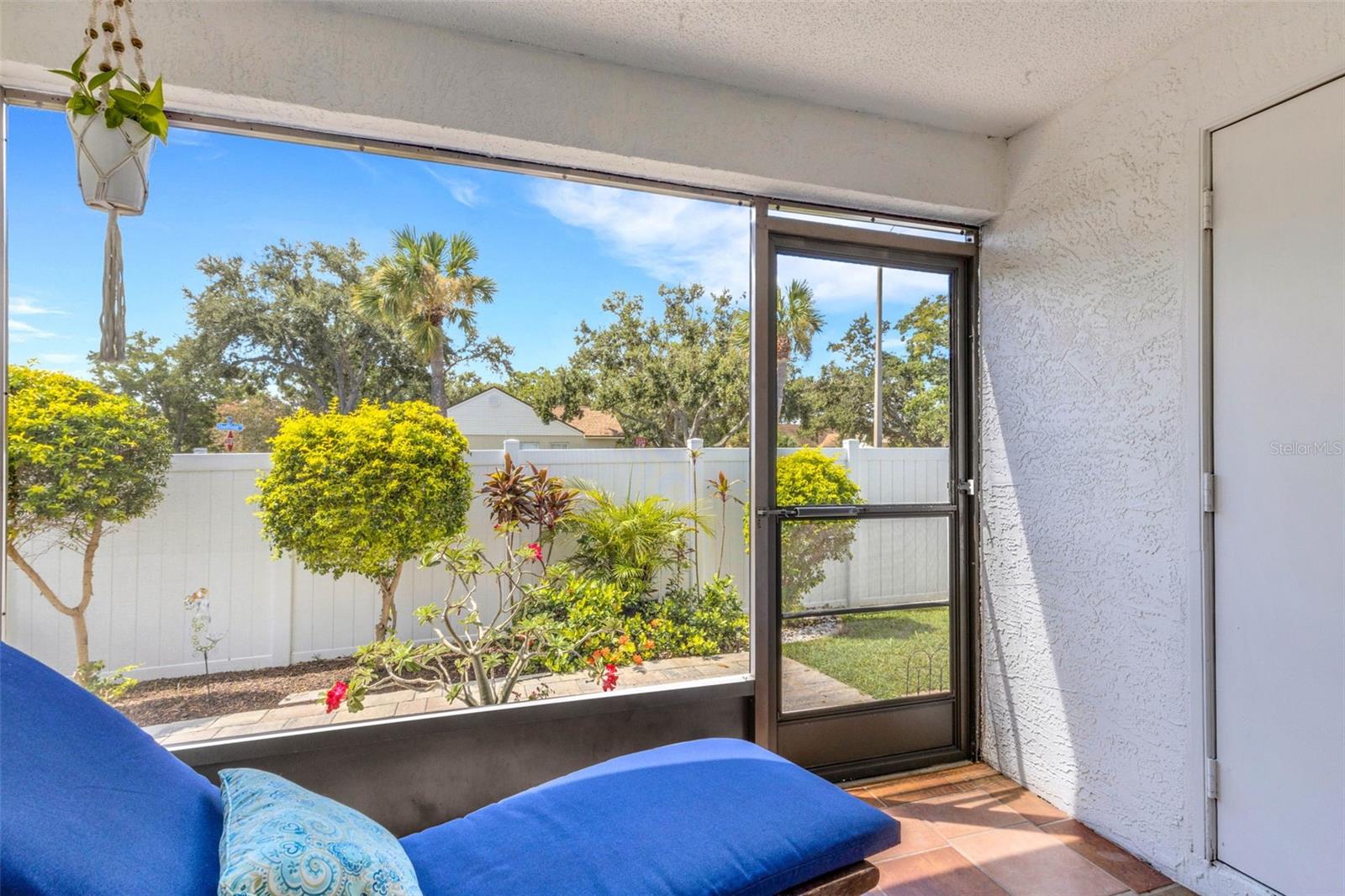 Listing photo id 34 for 2000 Sheffield Court