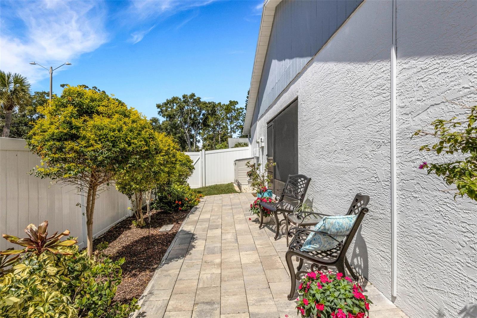 Listing photo id 35 for 2000 Sheffield Court