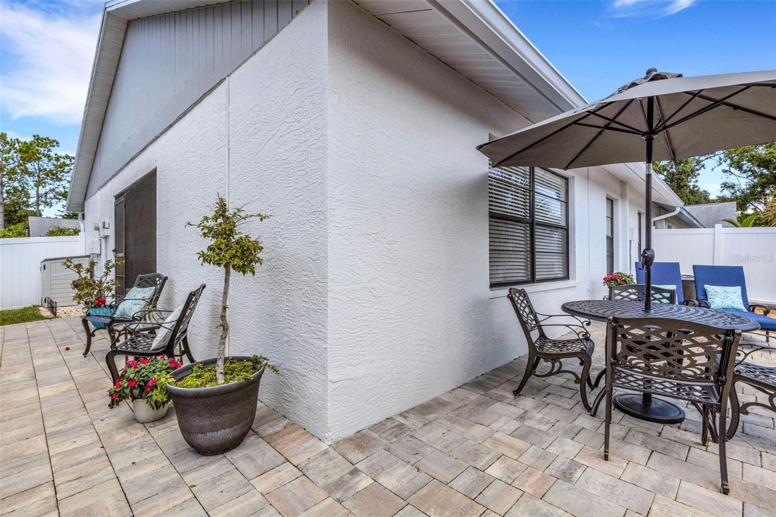 Listing photo id 36 for 2000 Sheffield Court