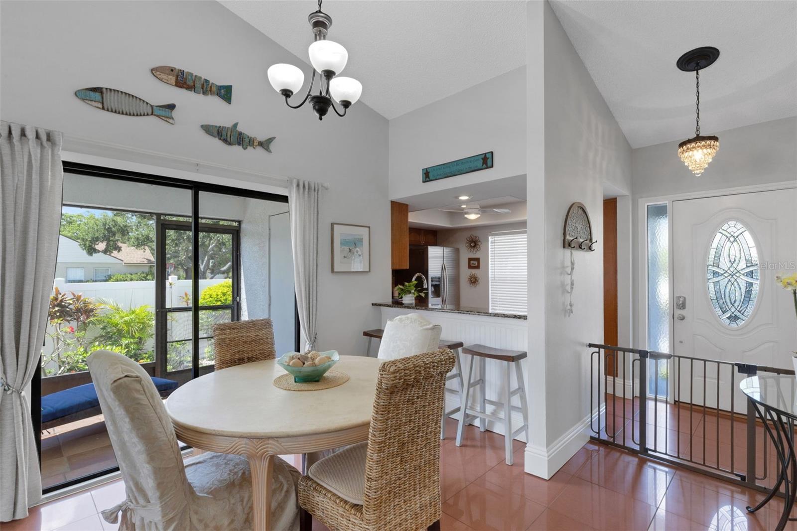 Listing photo id 2 for 2000 Sheffield Court