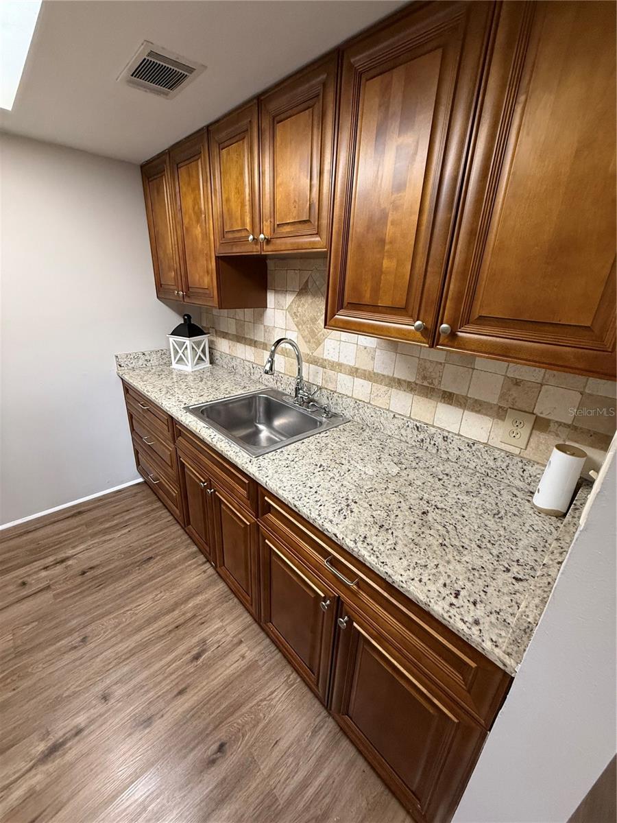 Image 5 of 19 For 4702 Michael Court 139