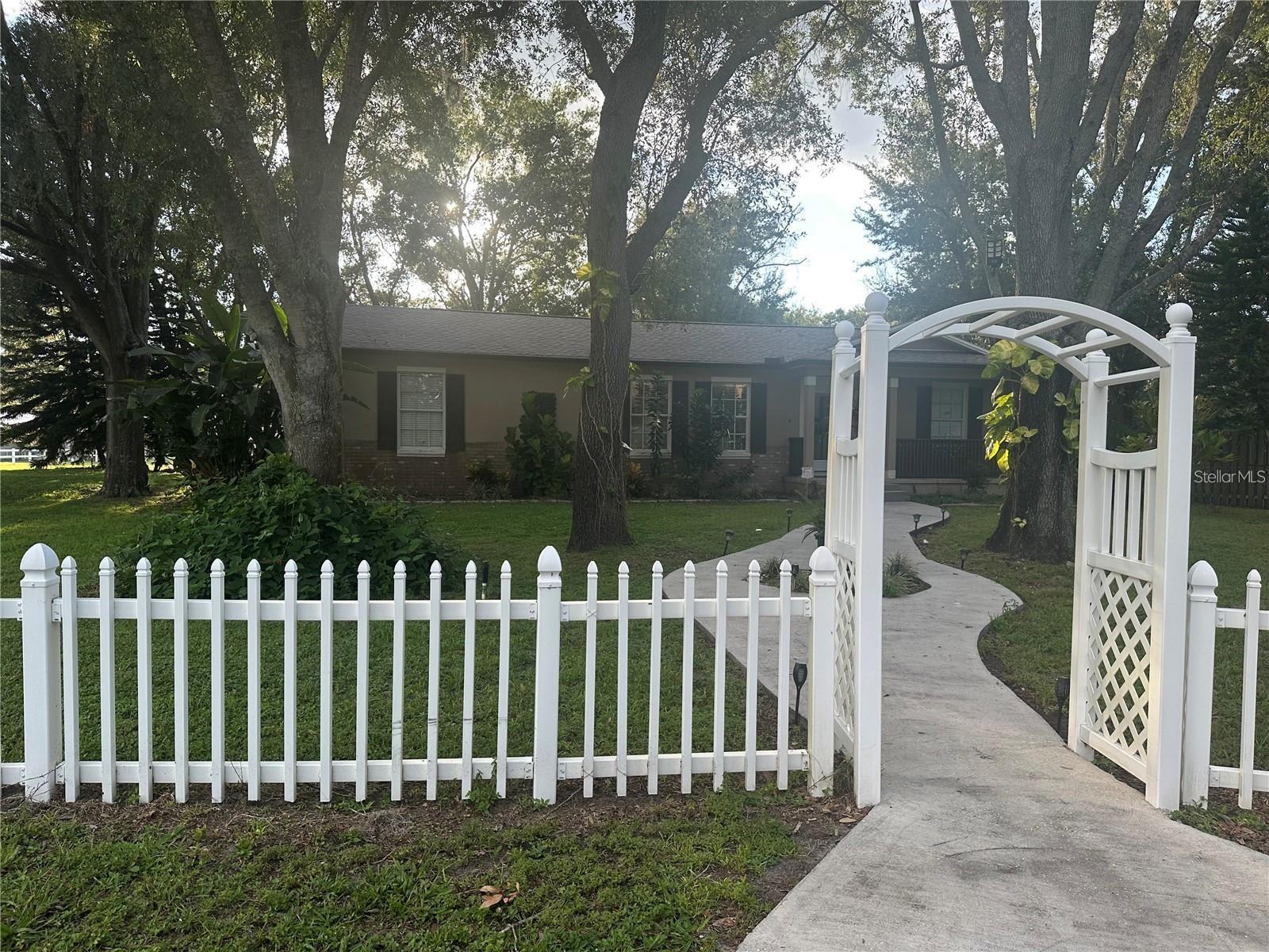 Details for 10520 Henderson Road, TAMPA, FL 33625