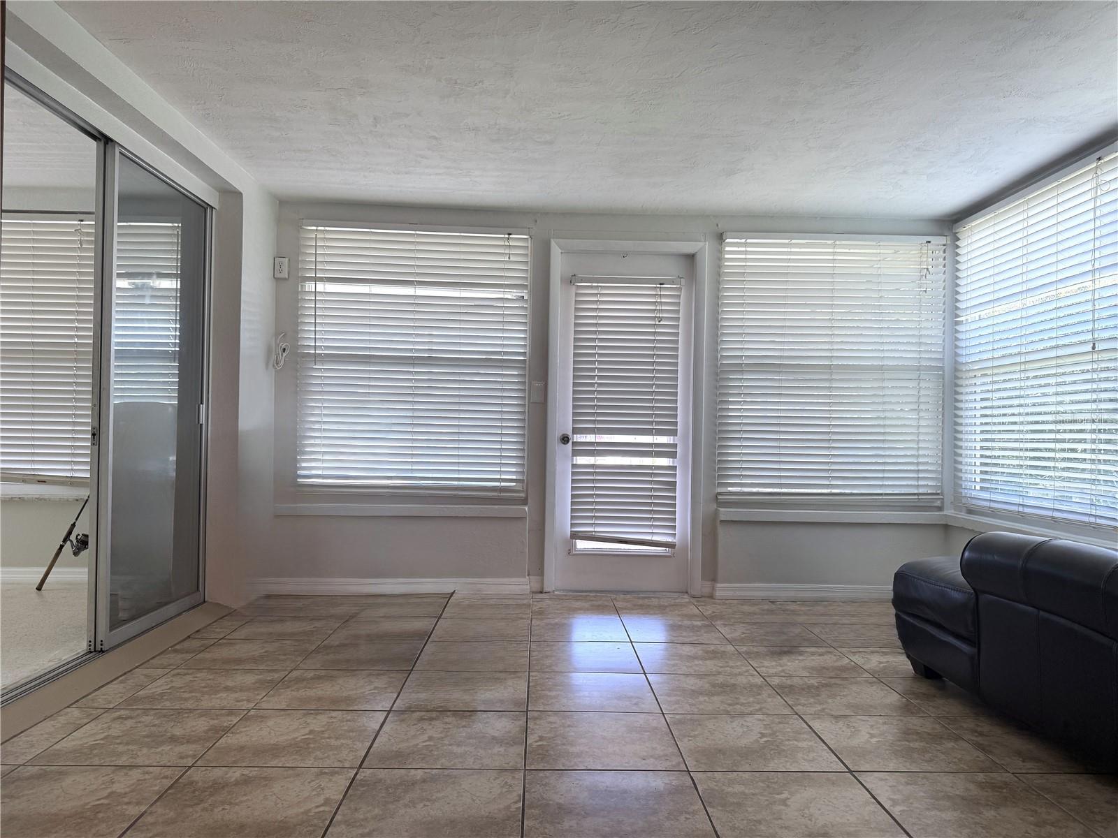 Image 26 of 32 For 4512 Floramar Terrace