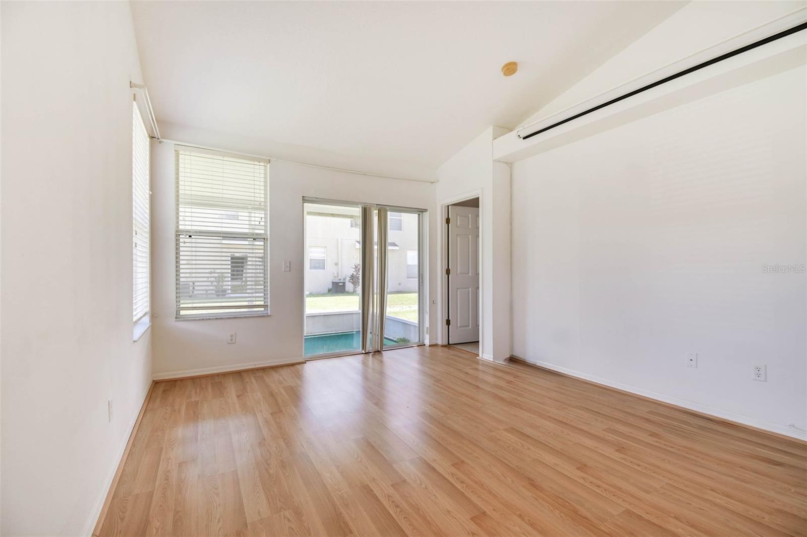 Image 5 of 39 For 9931 Carlsdale Drive