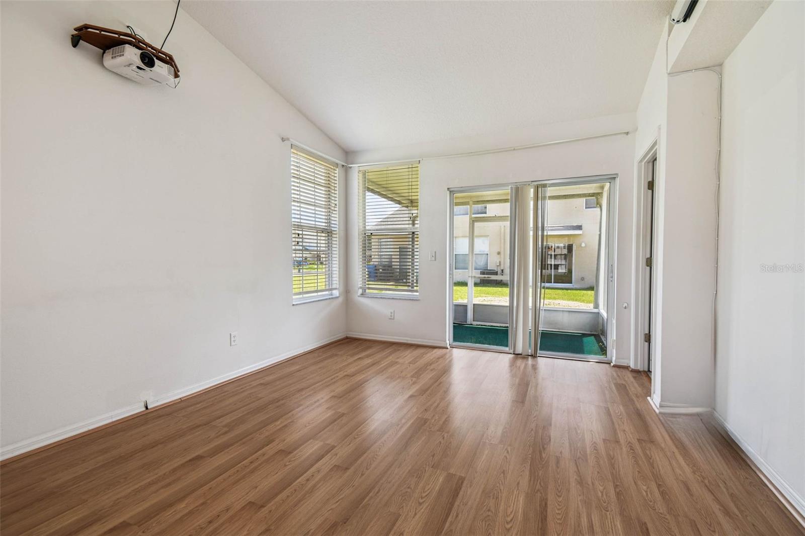 Image 6 of 39 For 9931 Carlsdale Drive