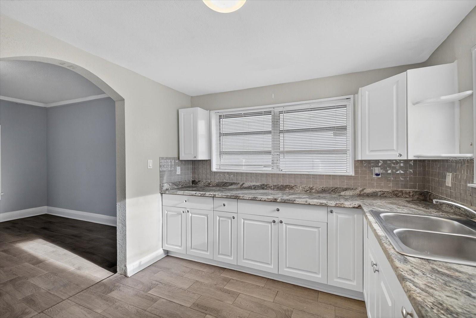Image 11 of 61 For 2208 Boulevard