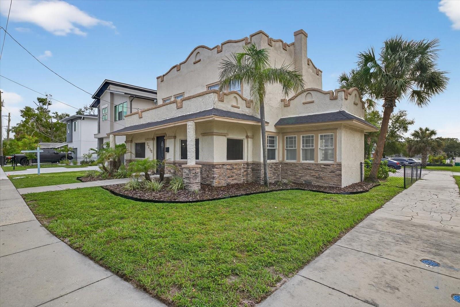 Image 2 of 61 For 2208 Boulevard
