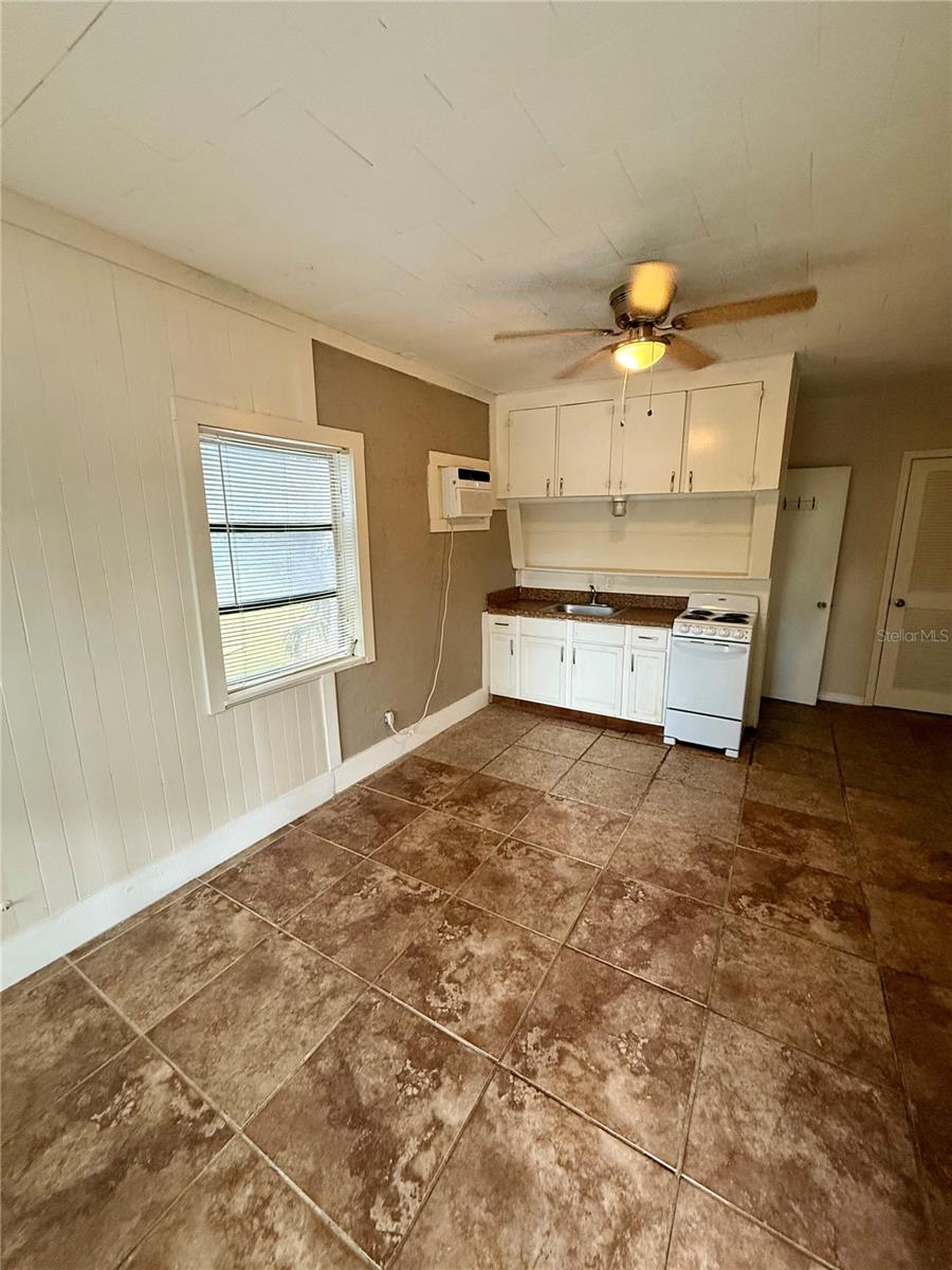 Image 2 of 5 For 610 14th Street N 1