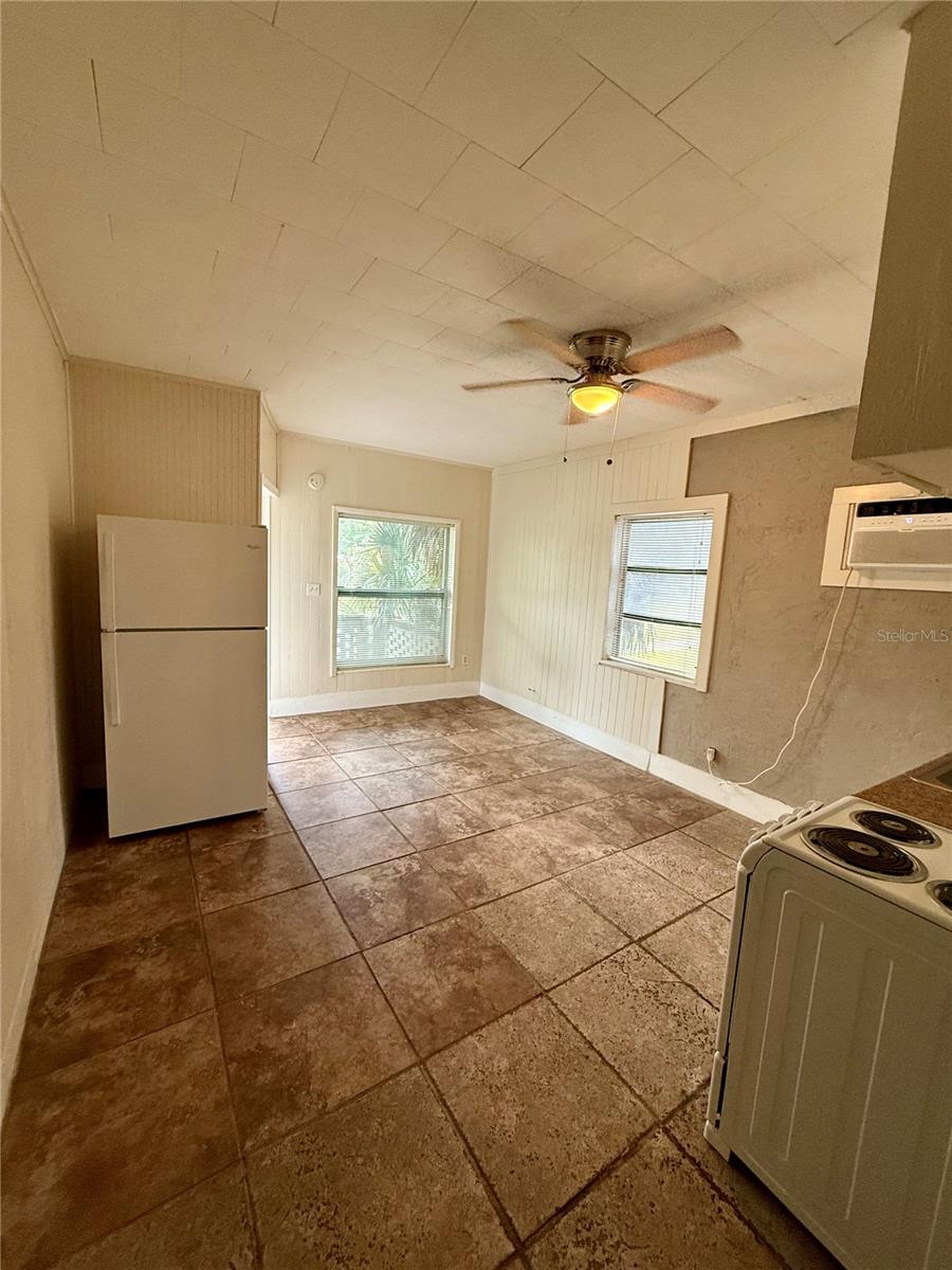 Image 3 of 5 For 610 14th Street N 1