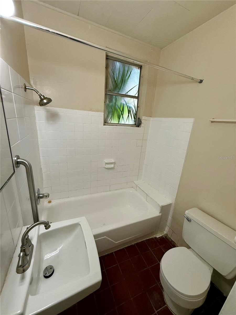 Image 4 of 5 For 610 14th Street N 1