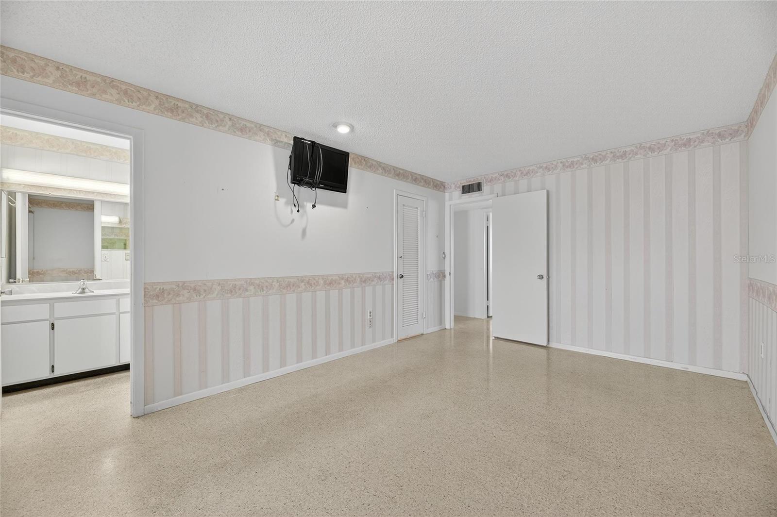 Image 33 of 62 For 202 Pebble Beach Boulevard 202