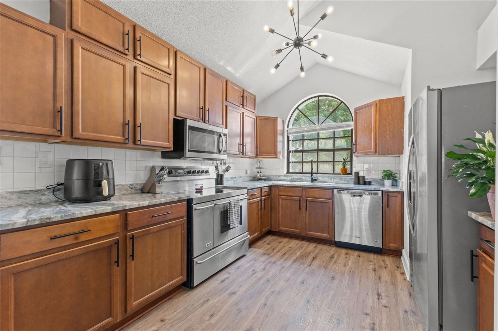 Image 12 of 52 For 4323 Kipling Avenue