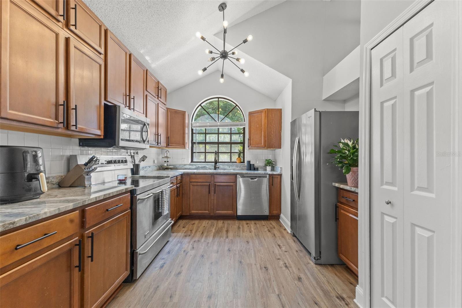 Image 13 of 52 For 4323 Kipling Avenue