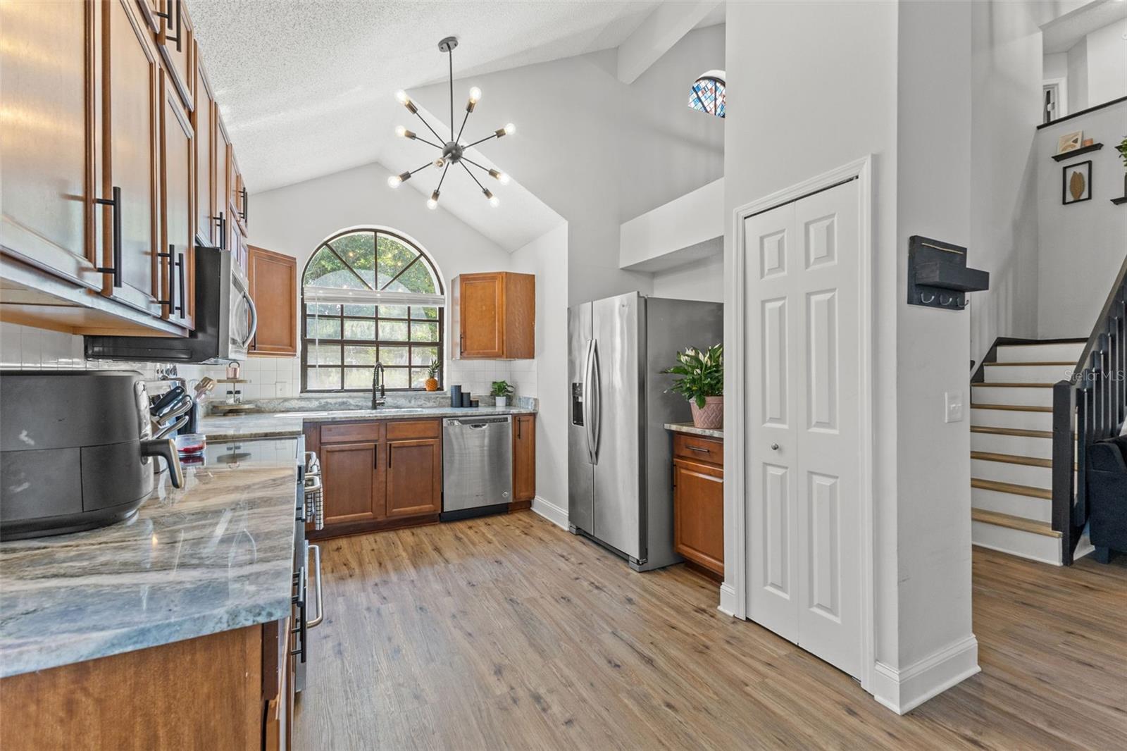 Image 14 of 52 For 4323 Kipling Avenue