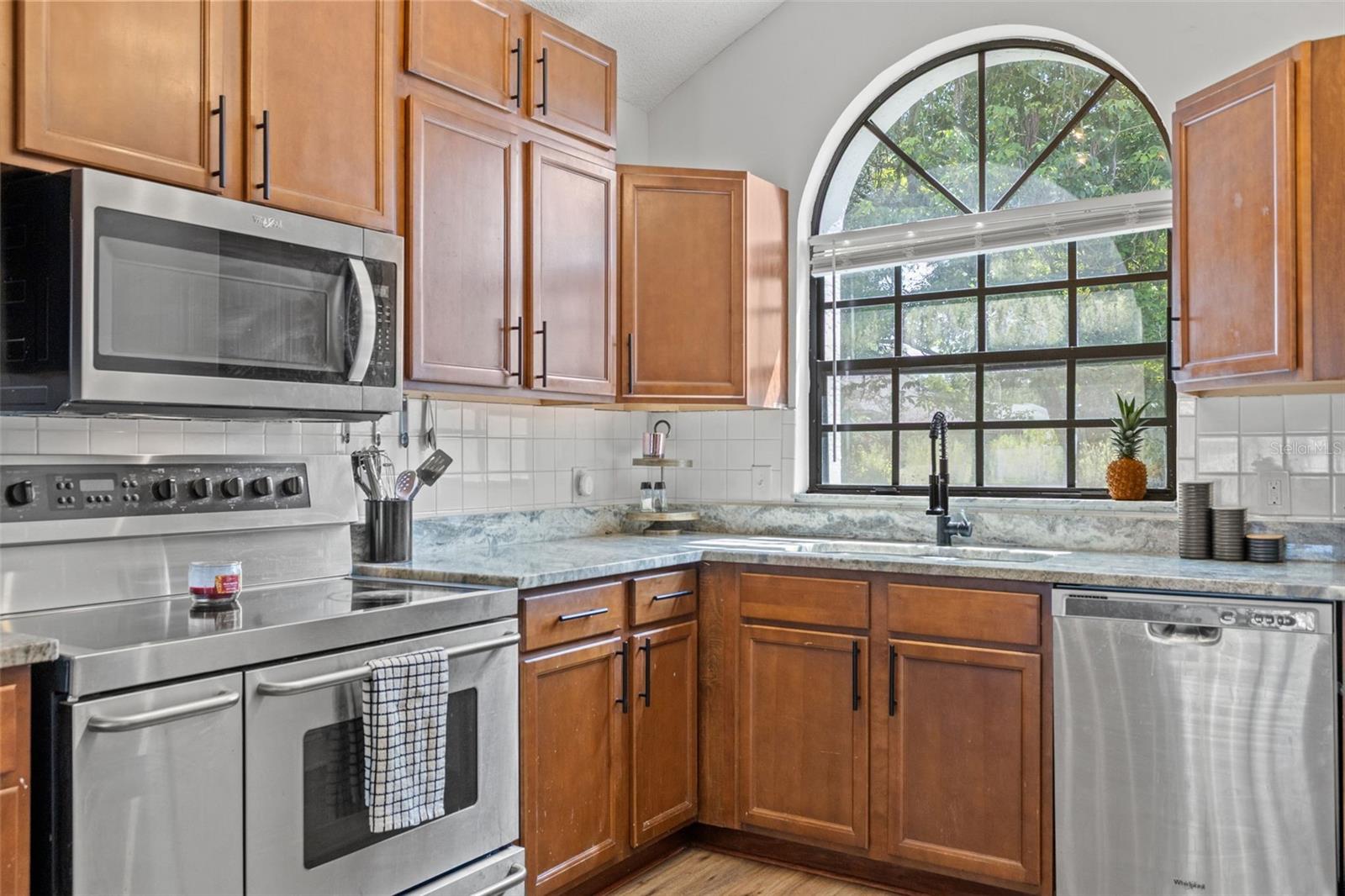 Image 15 of 52 For 4323 Kipling Avenue