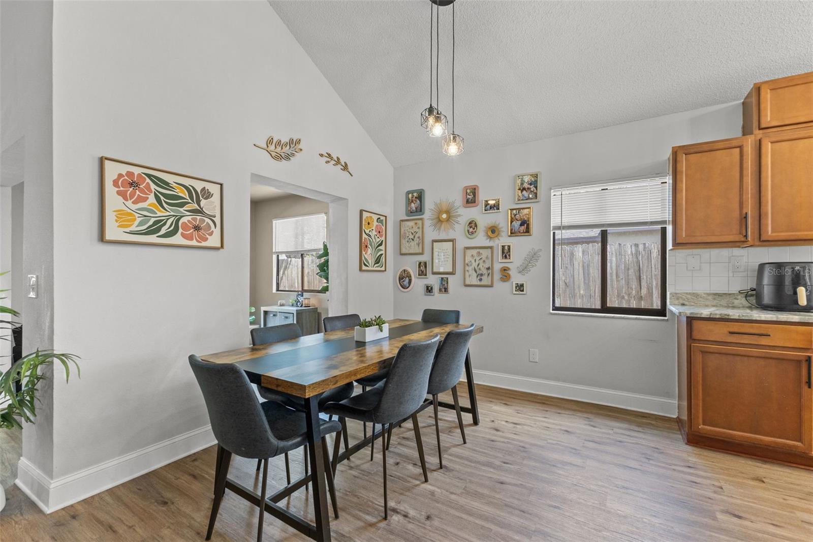 Image 18 of 52 For 4323 Kipling Avenue
