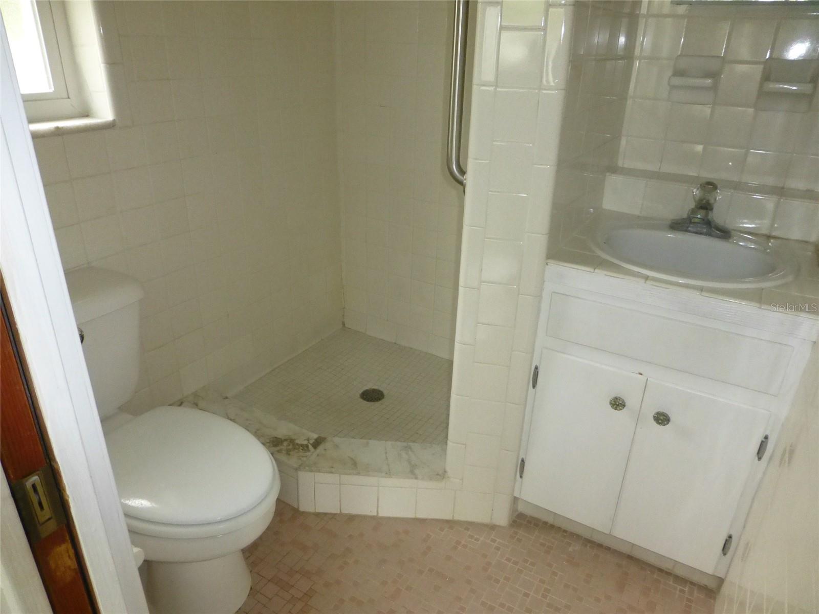 Image 15 of 21 For 513 Carolyne Street
