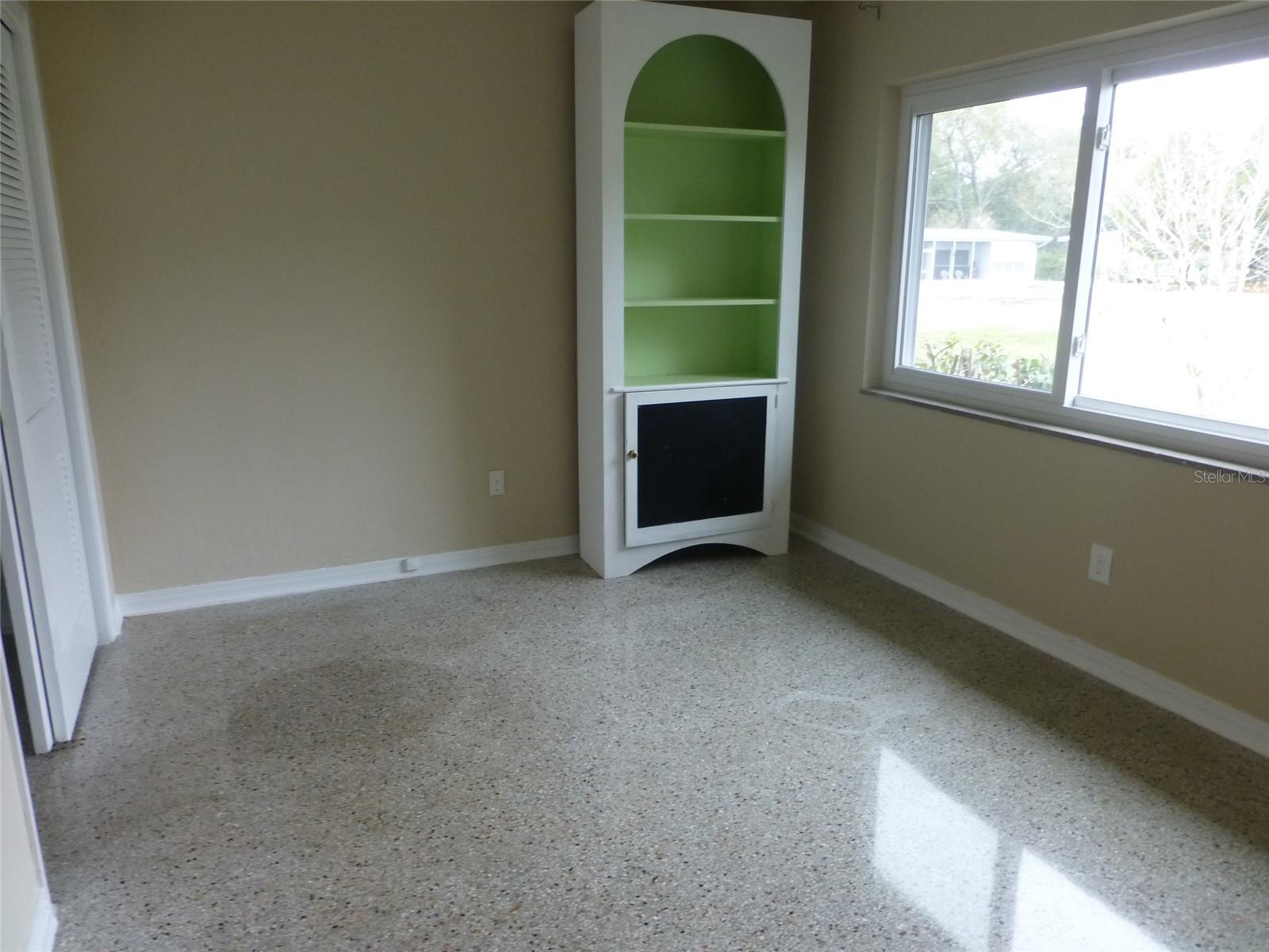 Image 16 of 21 For 513 Carolyne Street