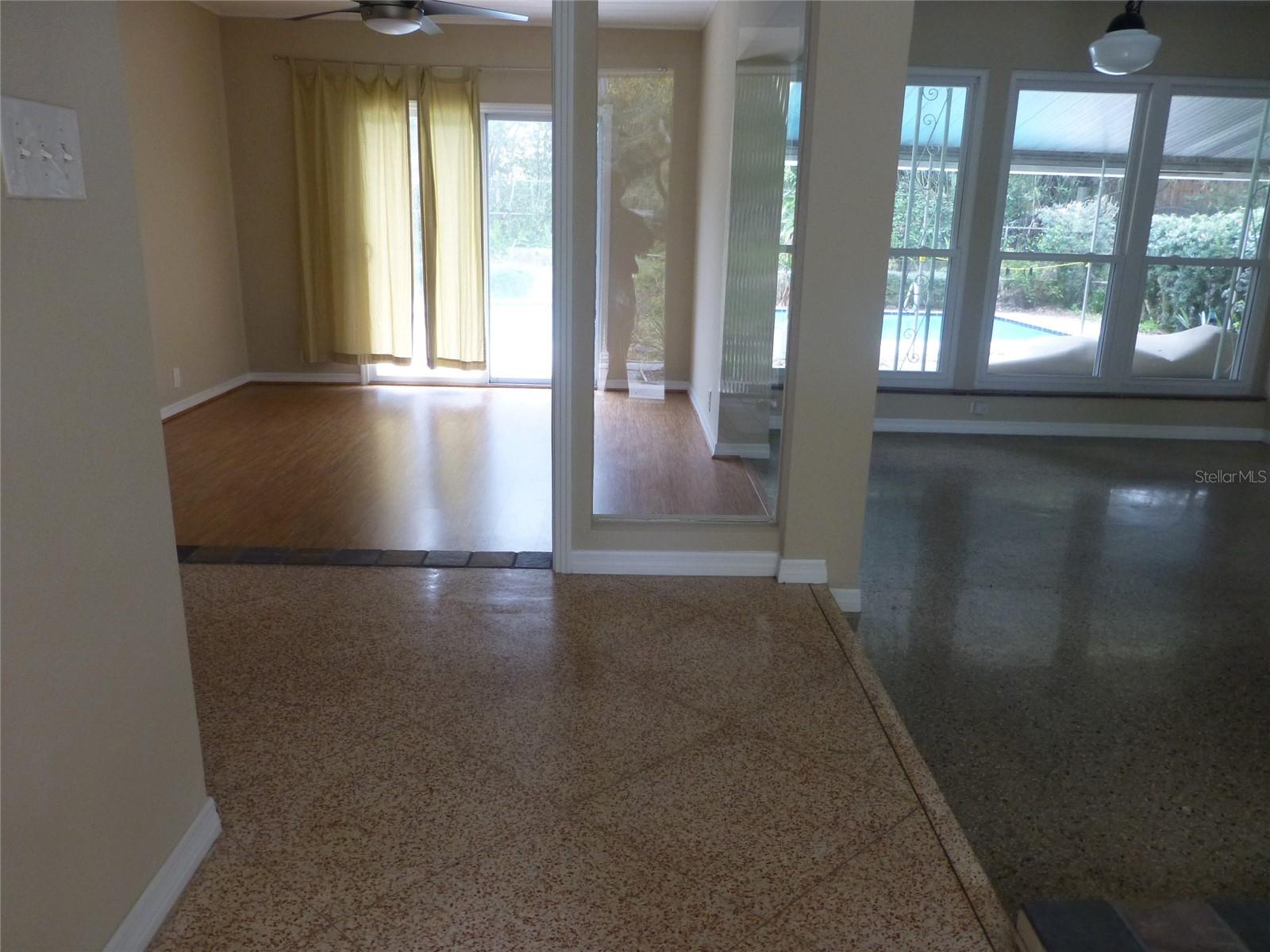 Image 2 of 21 For 513 Carolyne Street