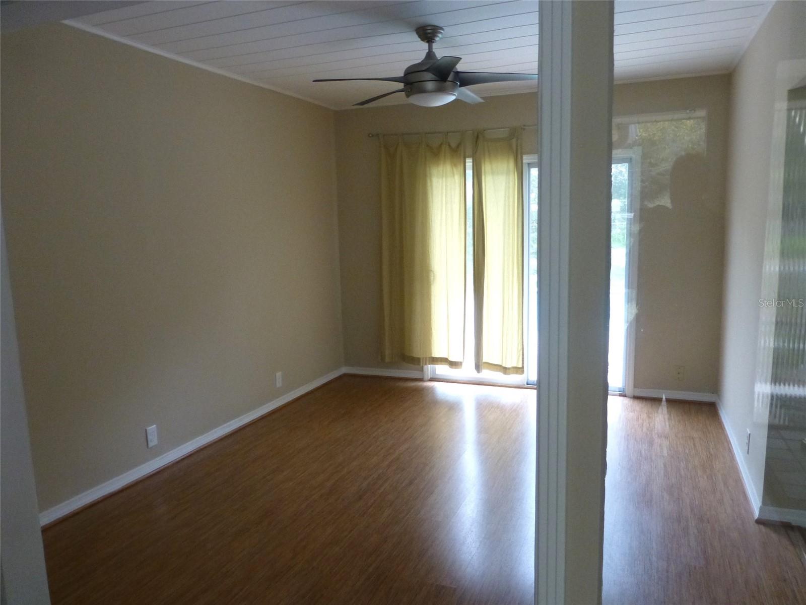 Image 3 of 21 For 513 Carolyne Street