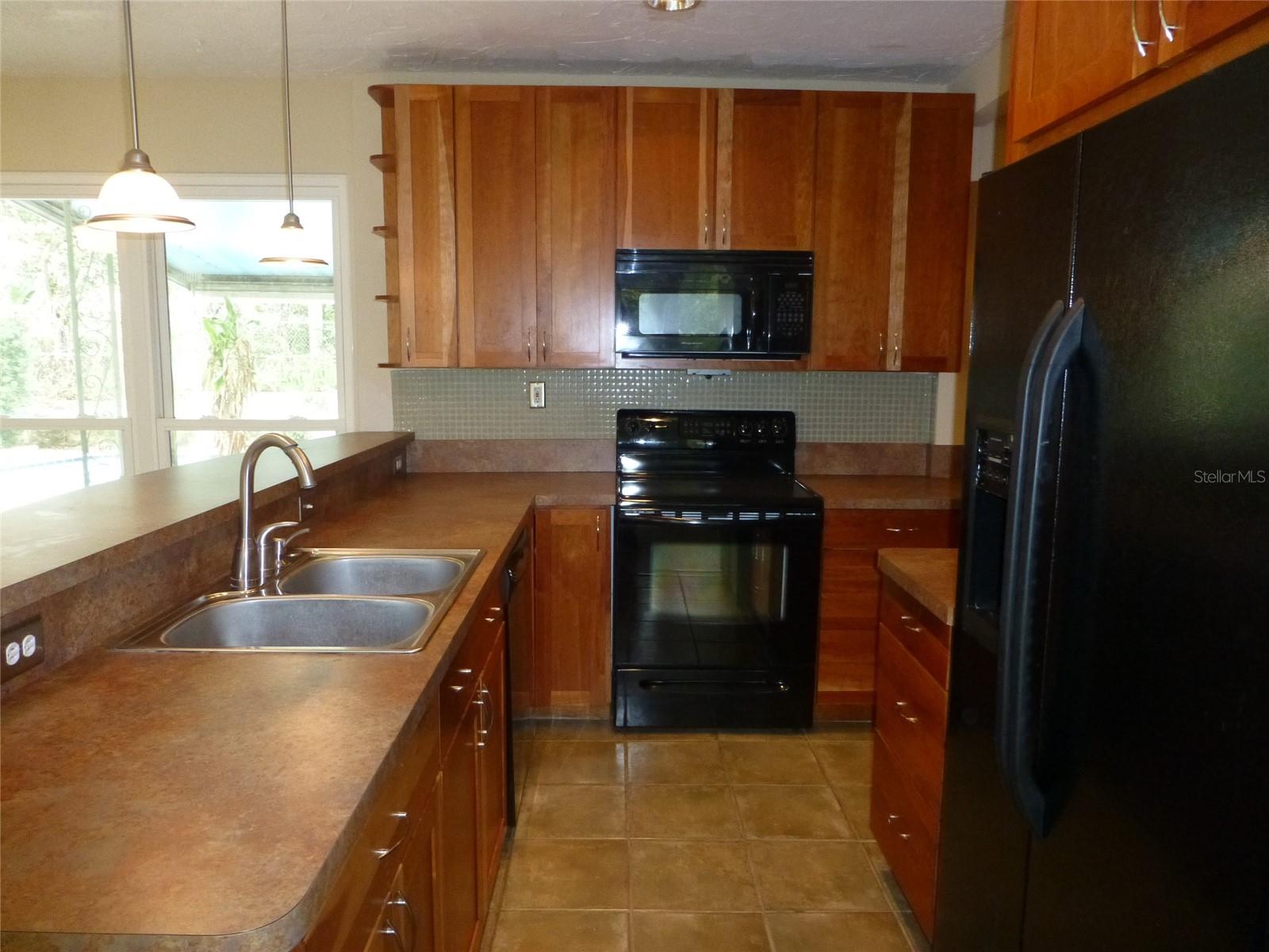 Image 6 of 21 For 513 Carolyne Street