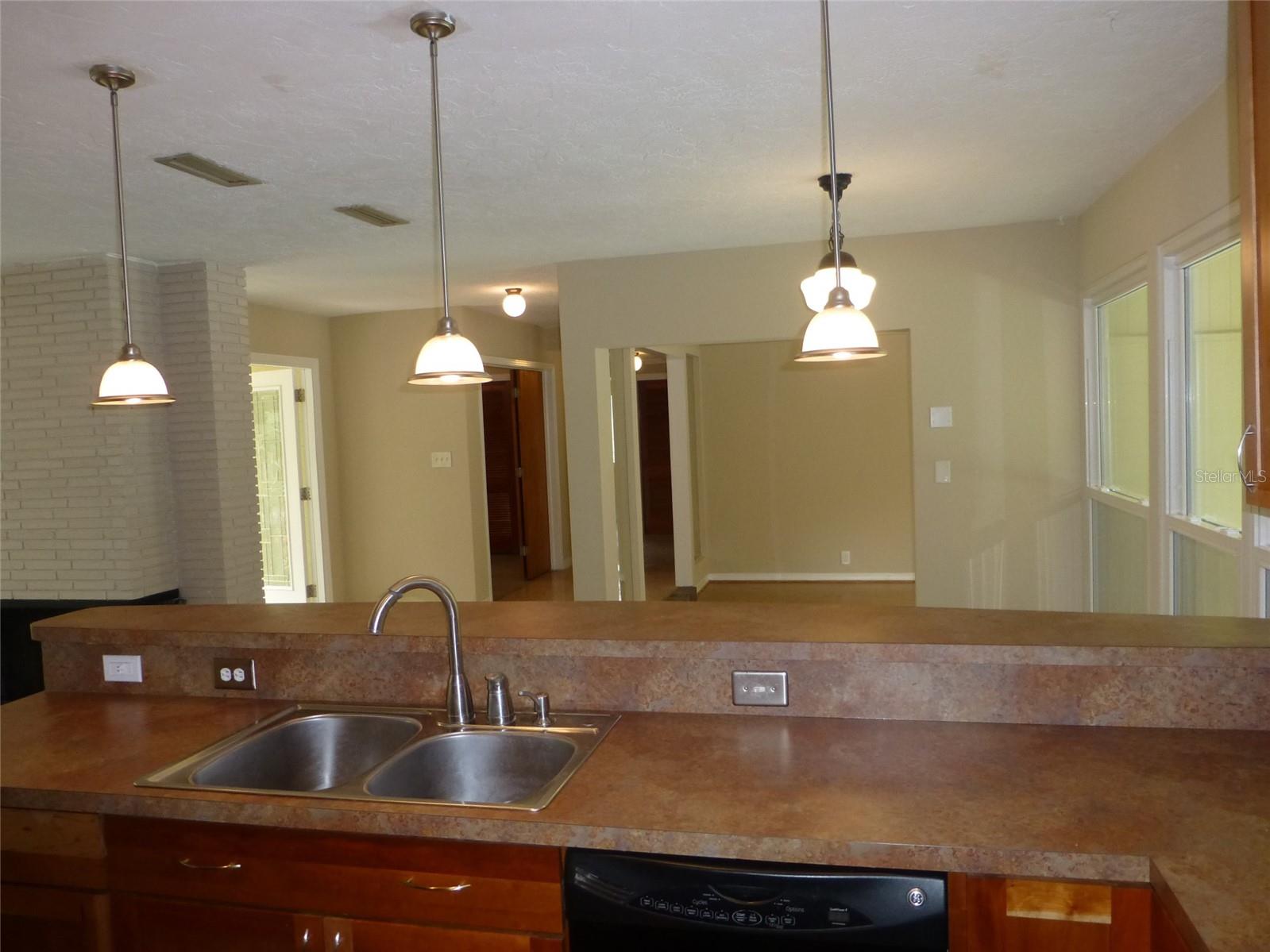 Image 7 of 21 For 513 Carolyne Street