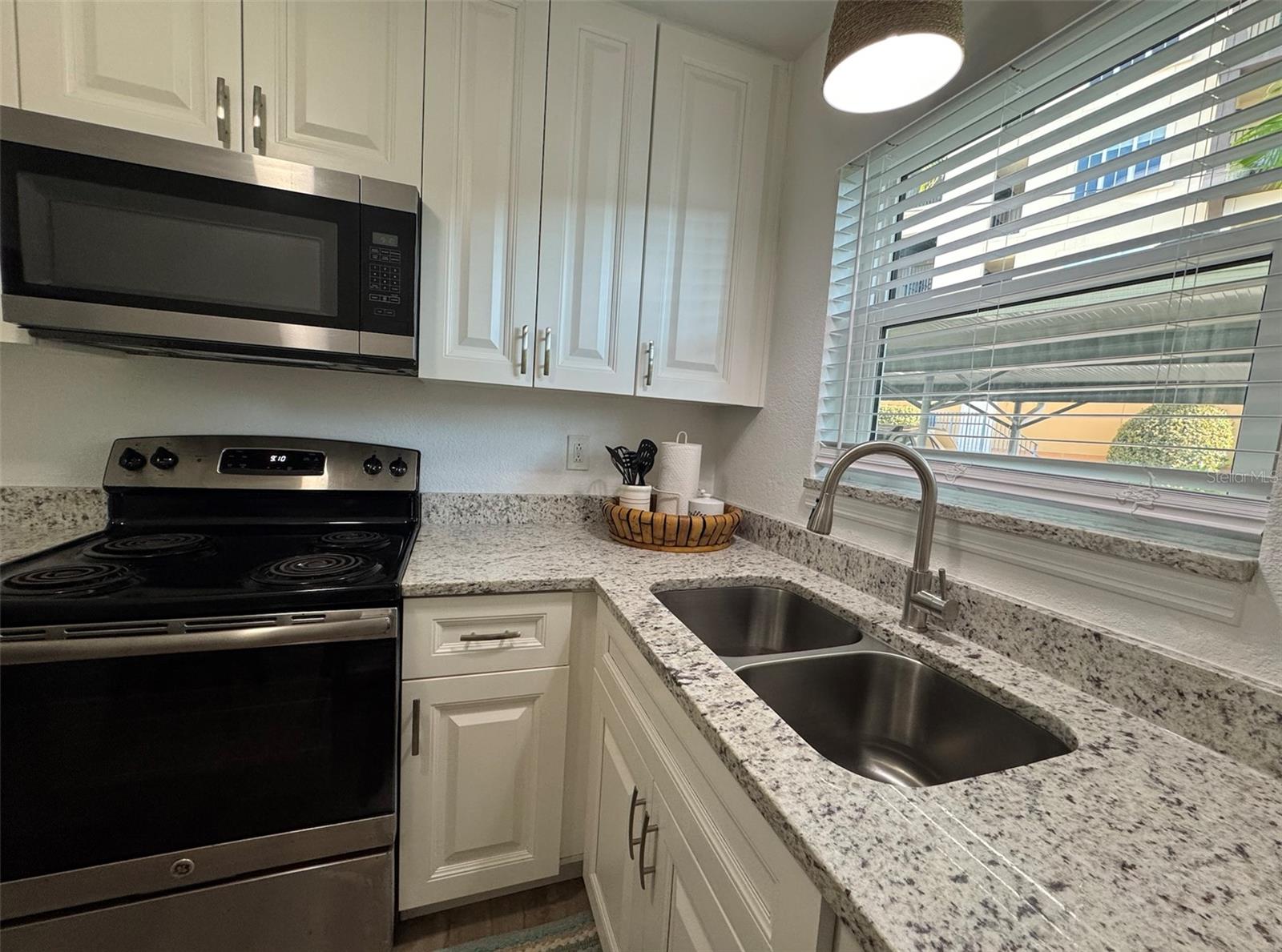 Image 11 of 18 For 487 1st Street S 105