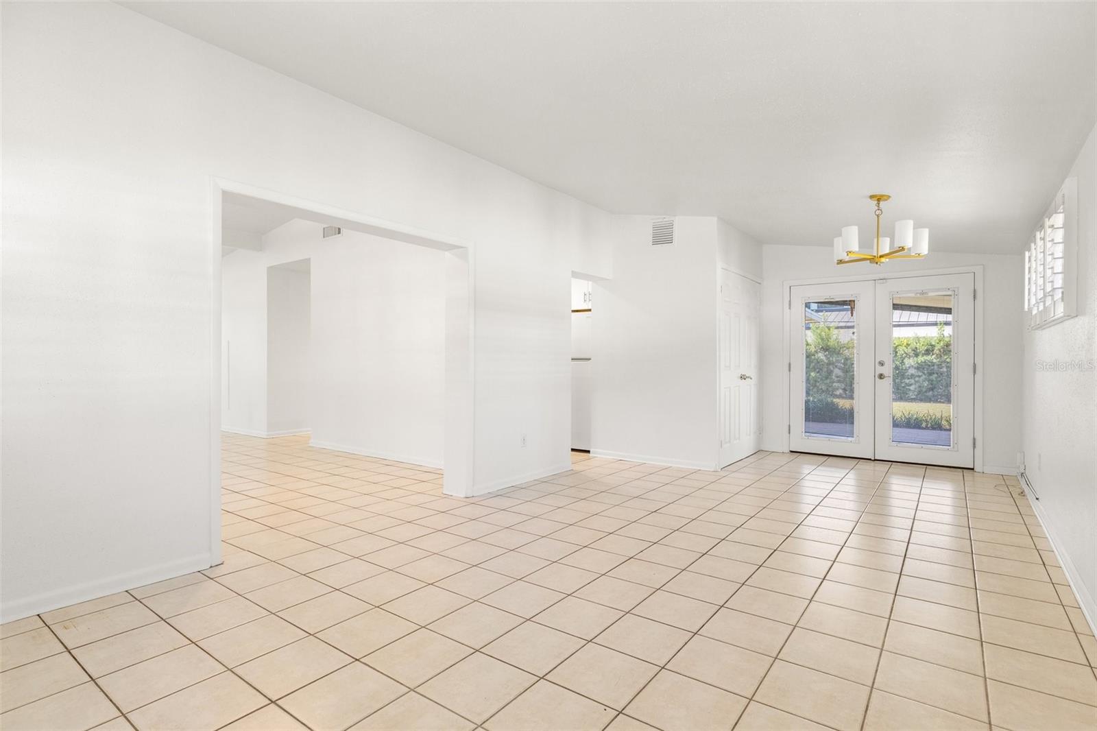 Listing photo id 8 for 3306 Alline Avenue