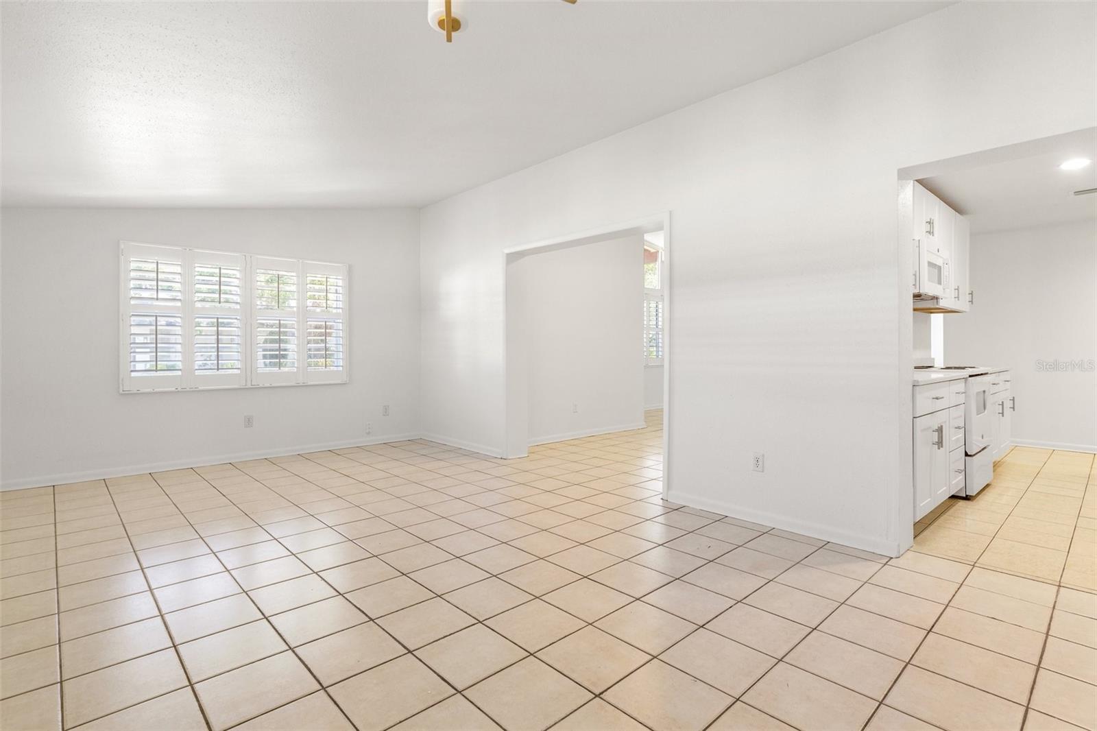 Listing photo id 10 for 3306 Alline Avenue