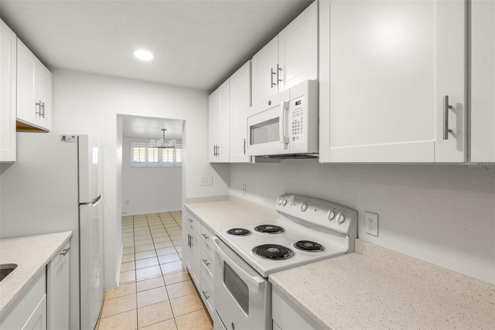 Listing photo id 12 for 3306 Alline Avenue