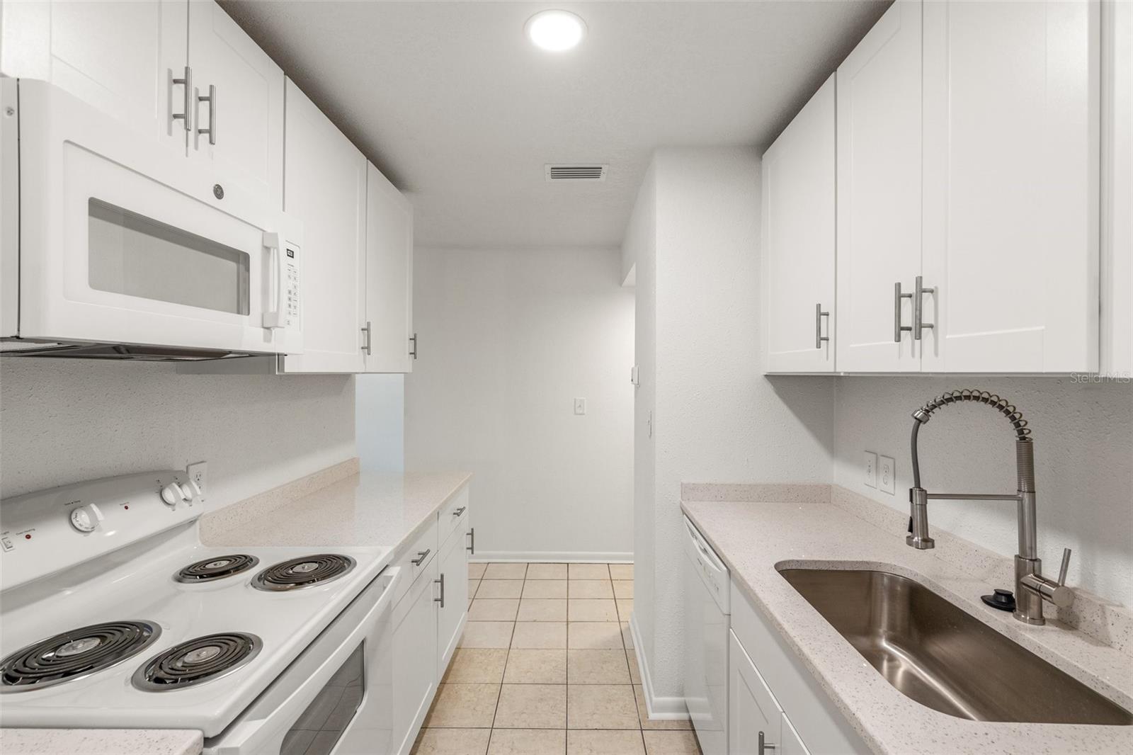 Listing photo id 14 for 3306 Alline Avenue