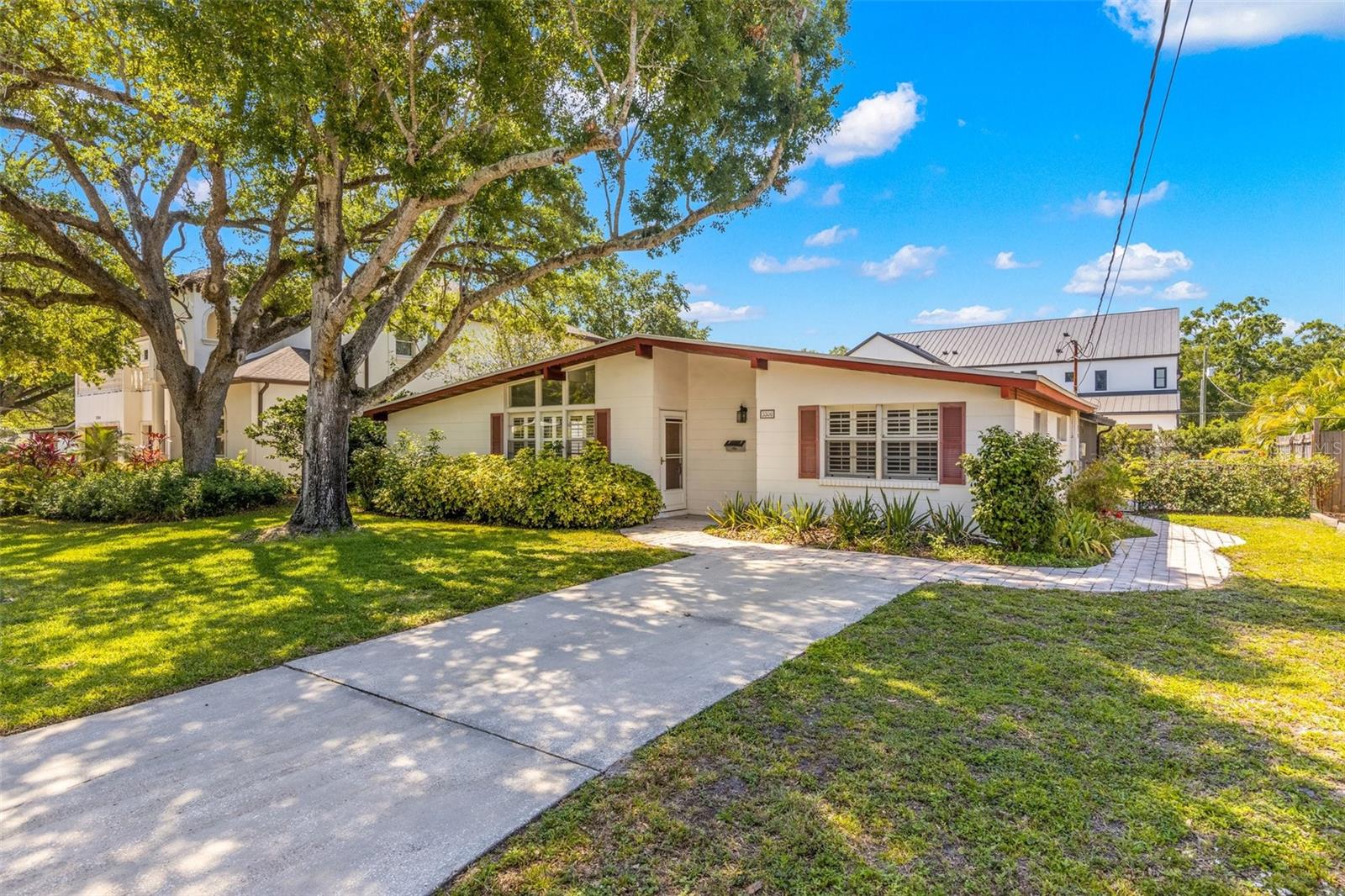 Listing photo id 0 for 3306 Alline Avenue