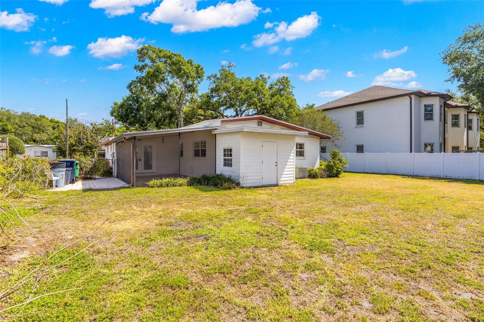 Listing photo id 26 for 3306 Alline Avenue