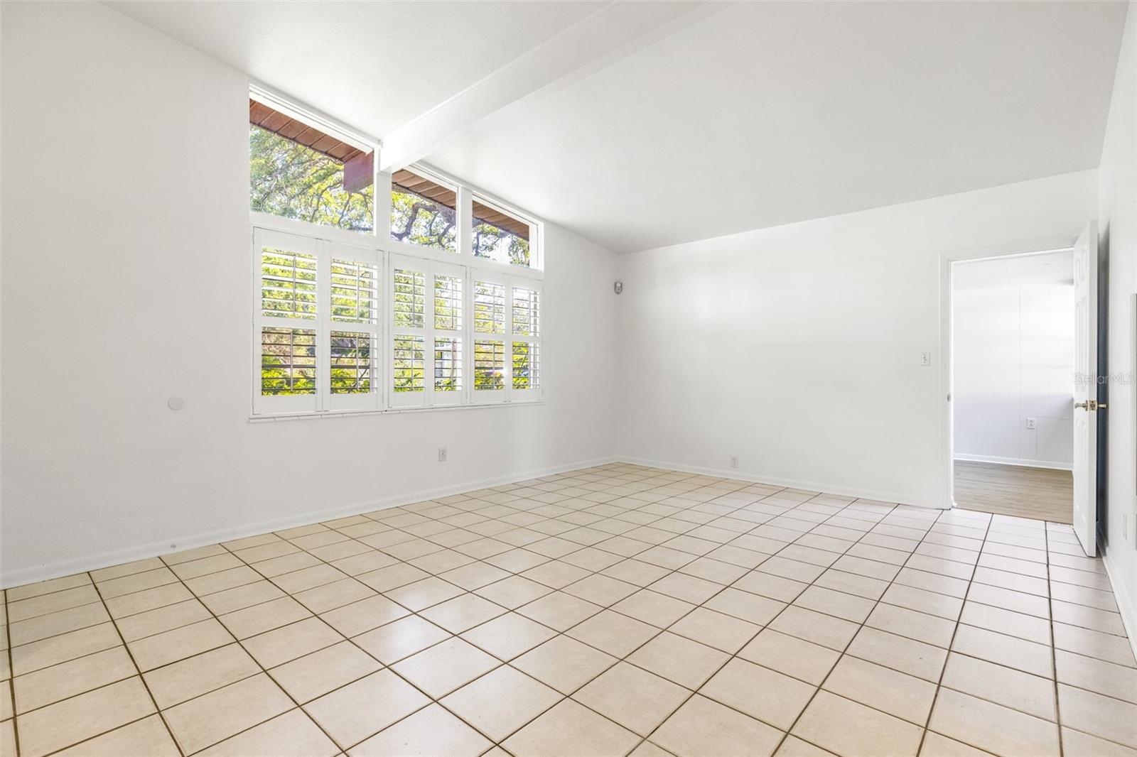 Listing photo id 4 for 3306 Alline Avenue
