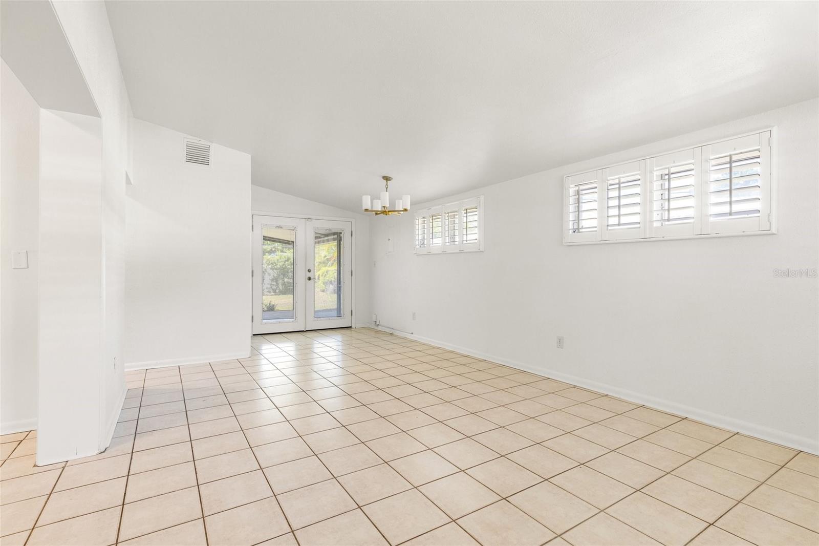 Listing photo id 7 for 3306 Alline Avenue