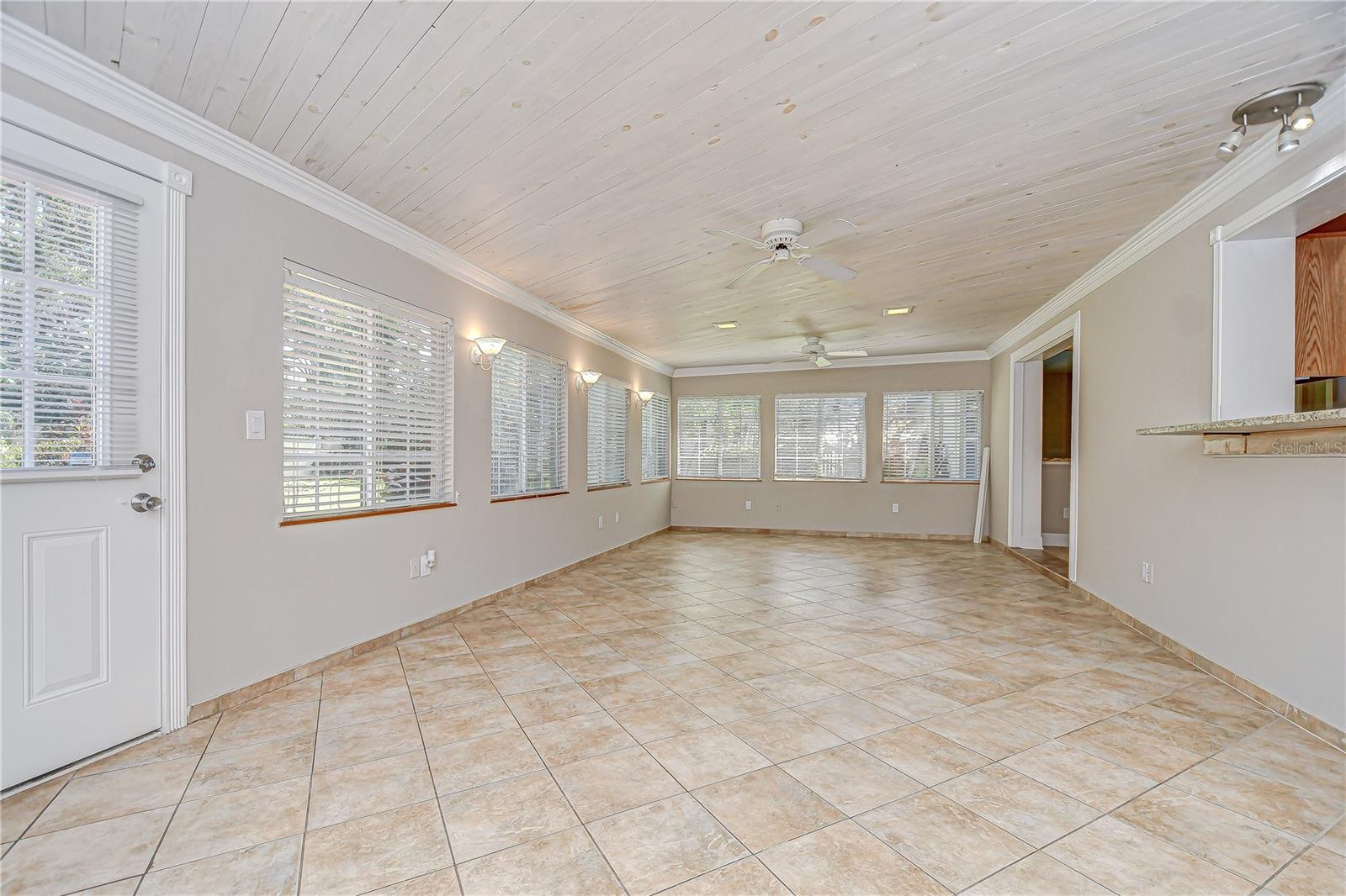 Image 13 of 26 For 4625 Glenside Circle