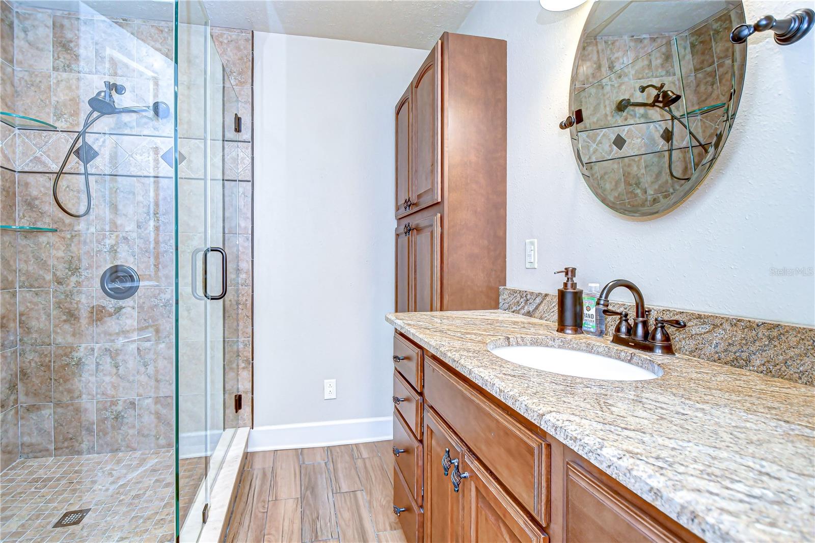 Image 14 of 26 For 4625 Glenside Circle