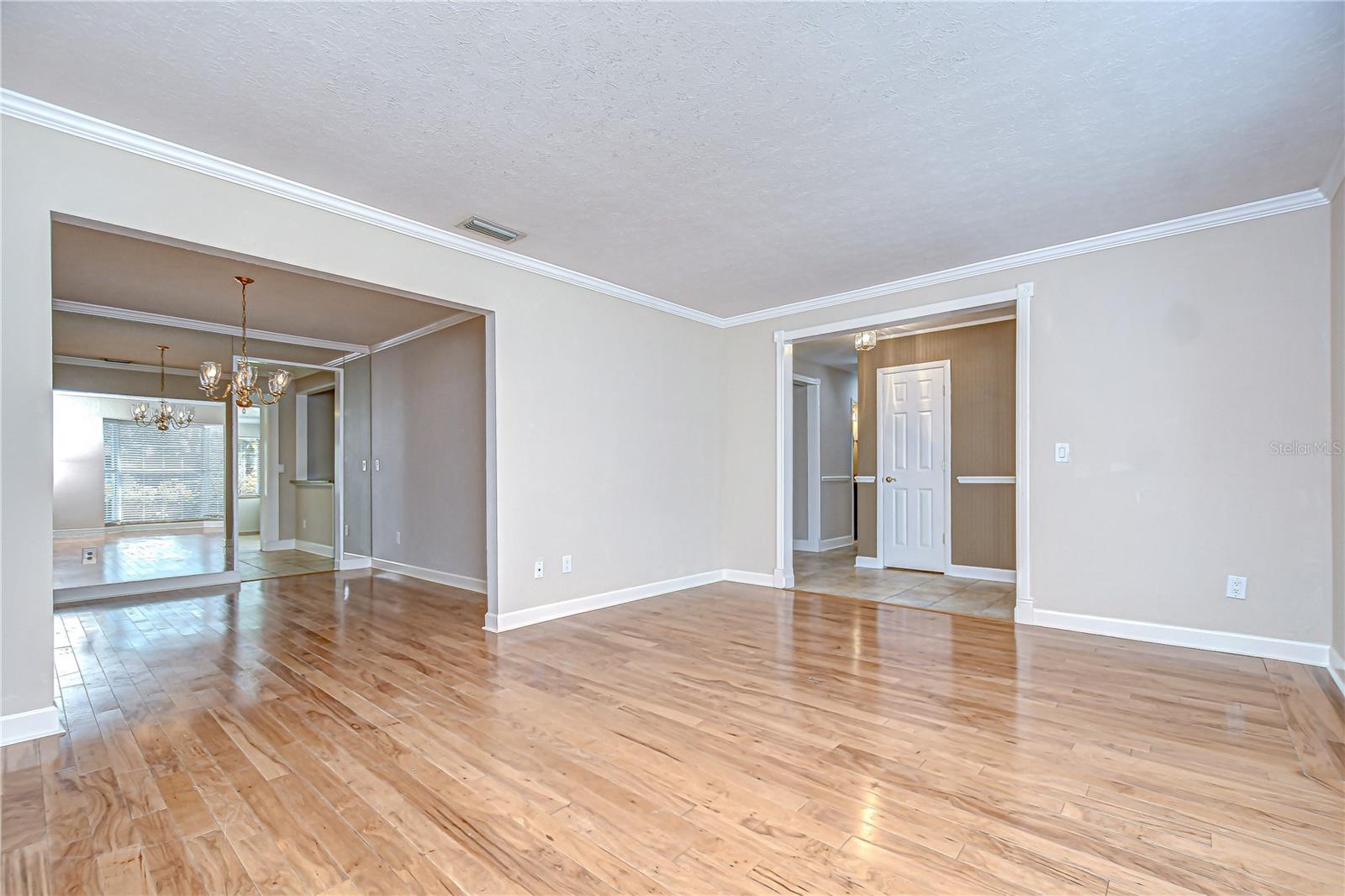 Image 6 of 26 For 4625 Glenside Circle