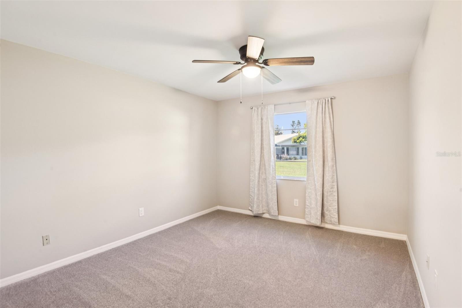 Image 16 of 63 For 2304 Glenmore Circle 327