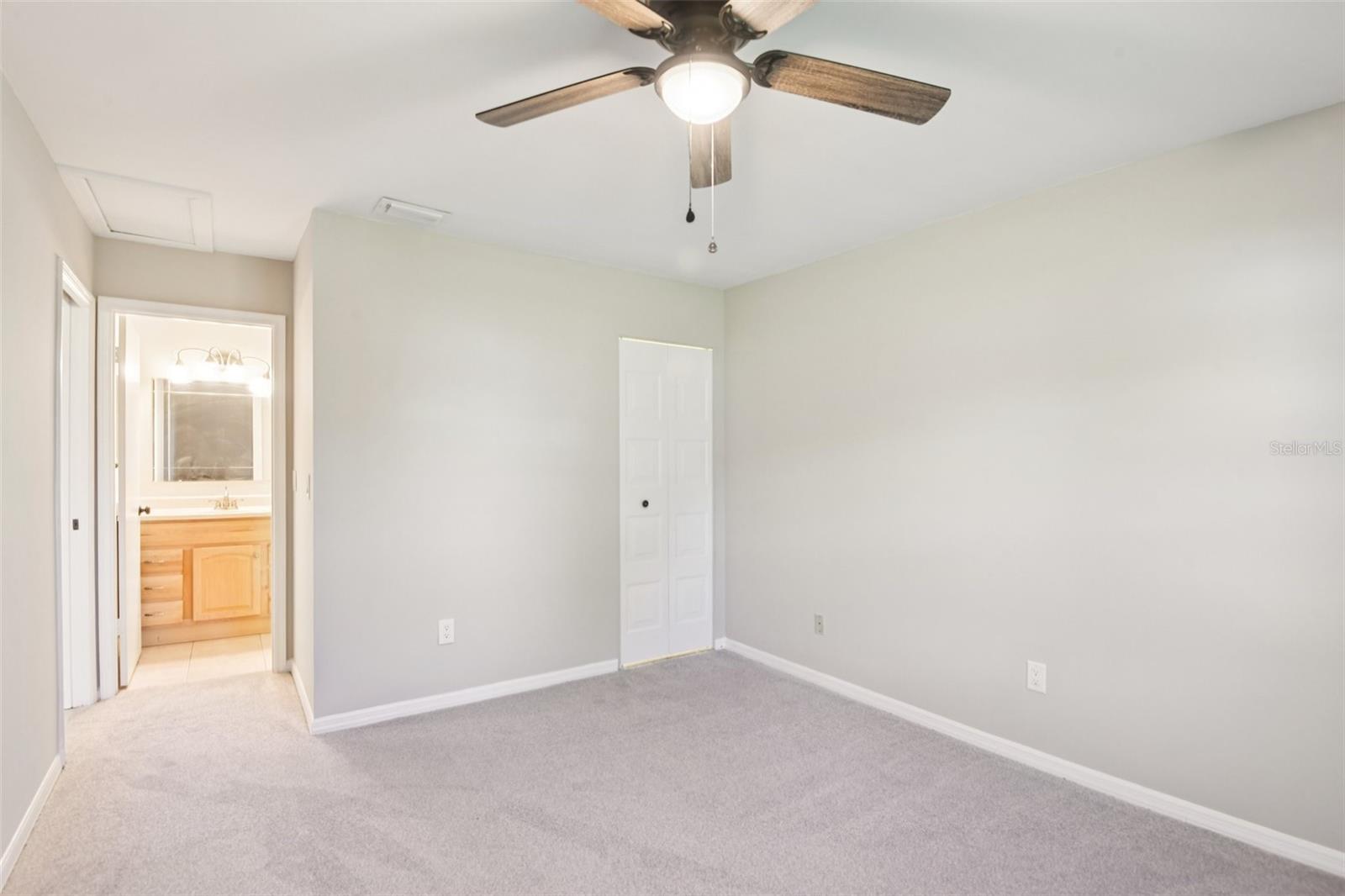 Image 17 of 63 For 2304 Glenmore Circle 327