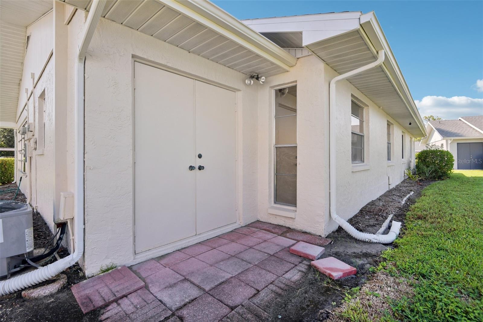Image 32 of 63 For 2304 Glenmore Circle 327