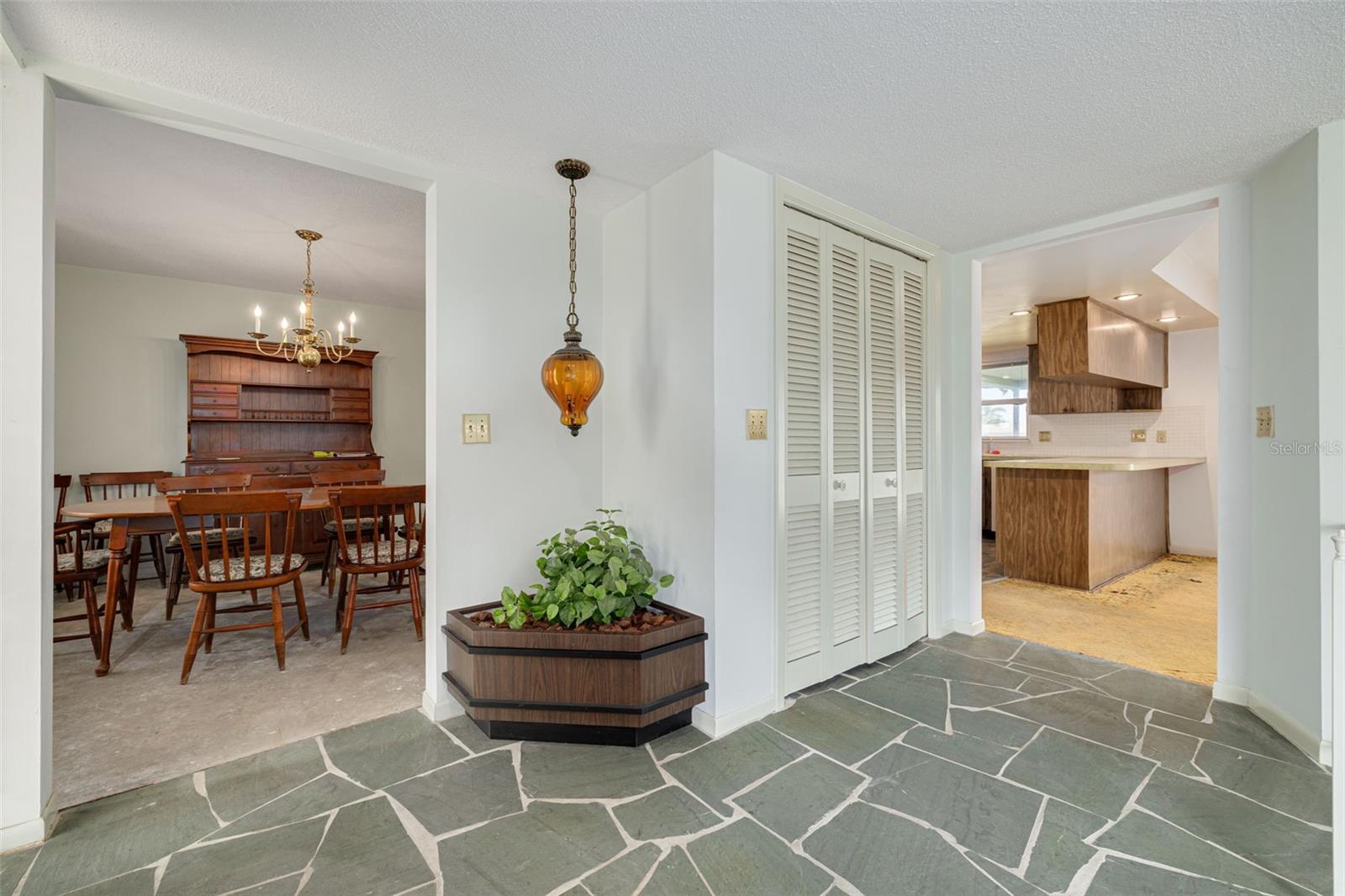 Listing photo id 8 for 4415 Clearwater Harbor Drive N