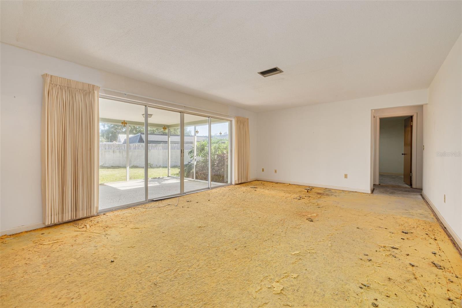 Listing photo id 9 for 4415 Clearwater Harbor Drive N