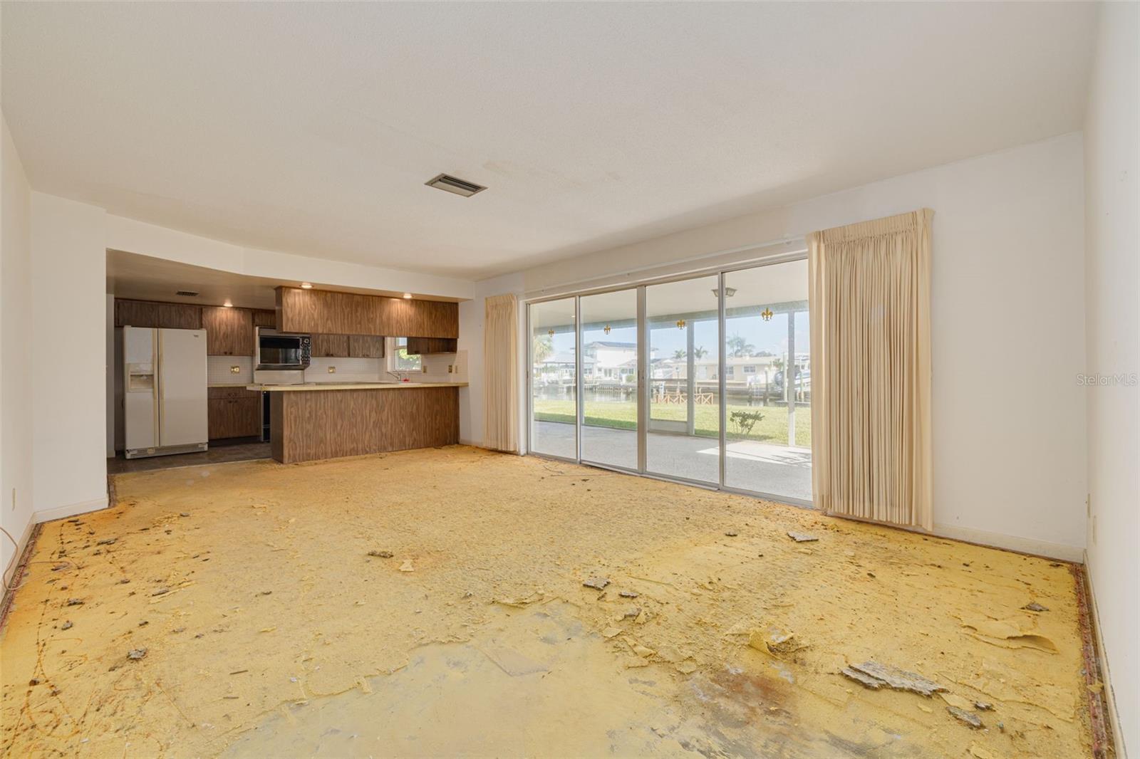 Listing photo id 10 for 4415 Clearwater Harbor Drive N