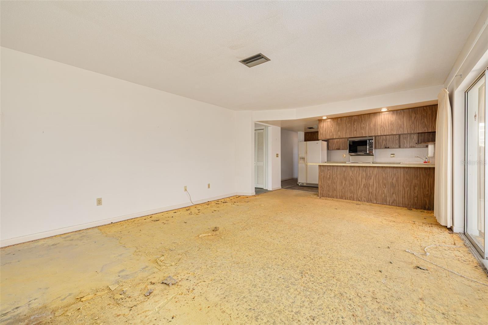 Listing photo id 11 for 4415 Clearwater Harbor Drive N