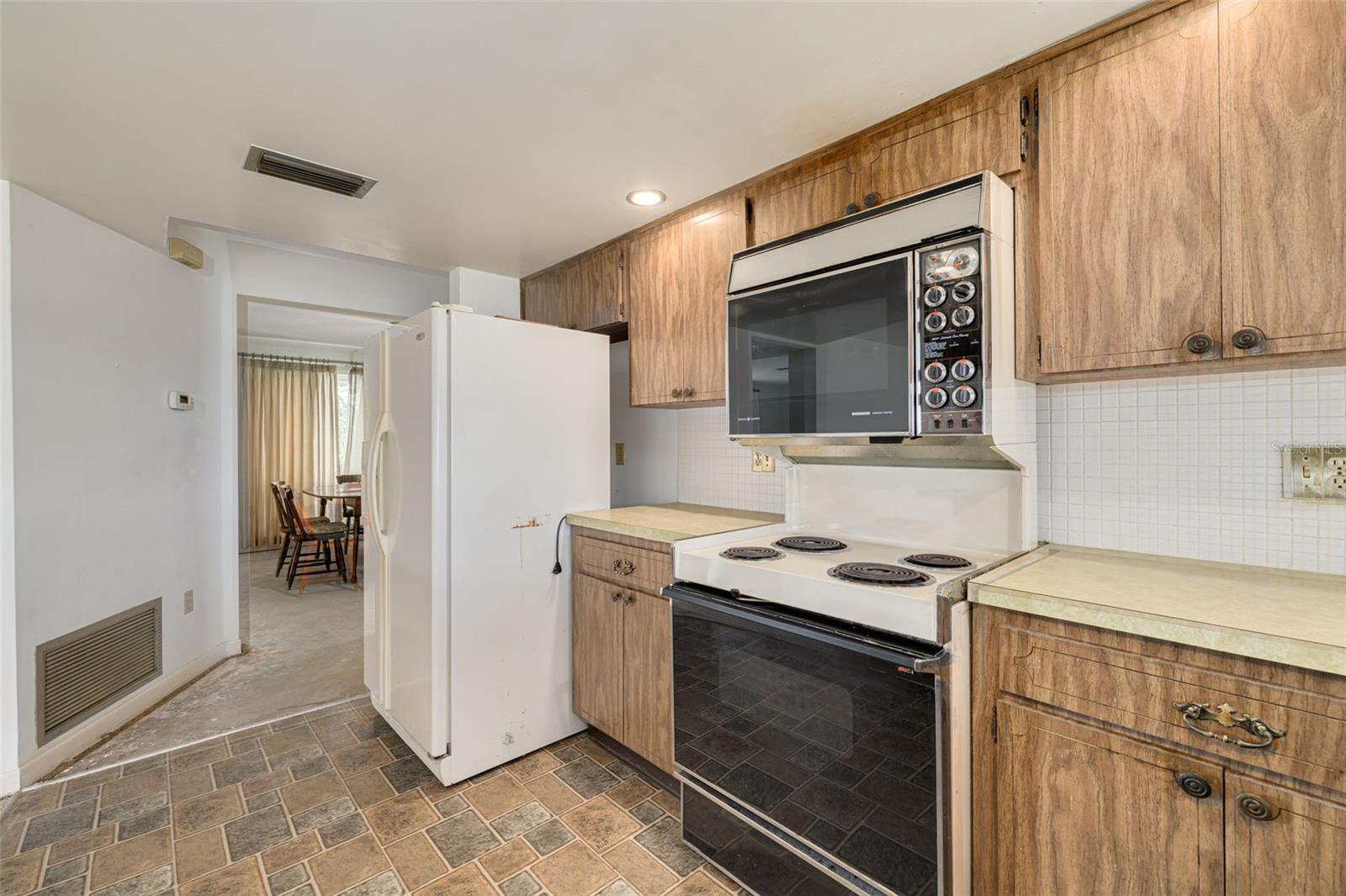 Listing photo id 14 for 4415 Clearwater Harbor Drive N