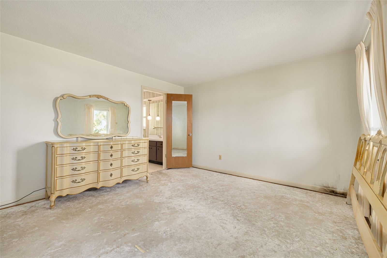 Listing photo id 16 for 4415 Clearwater Harbor Drive N