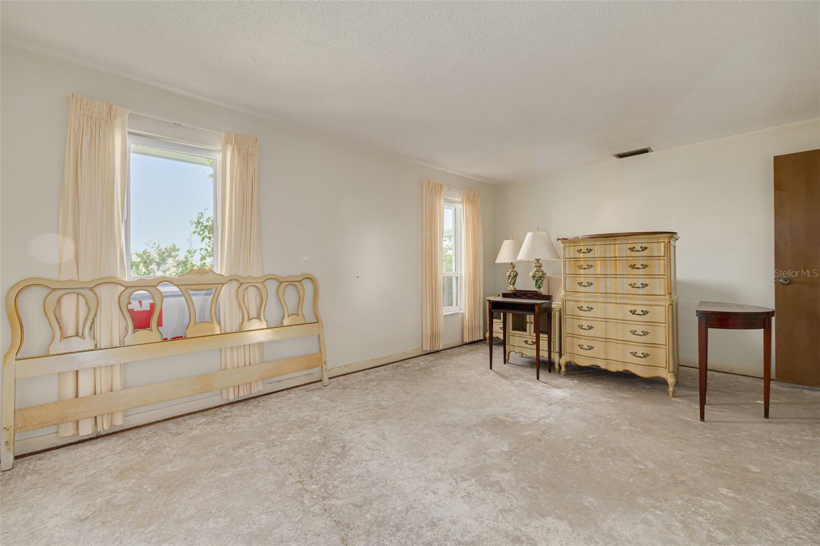 Listing photo id 17 for 4415 Clearwater Harbor Drive N