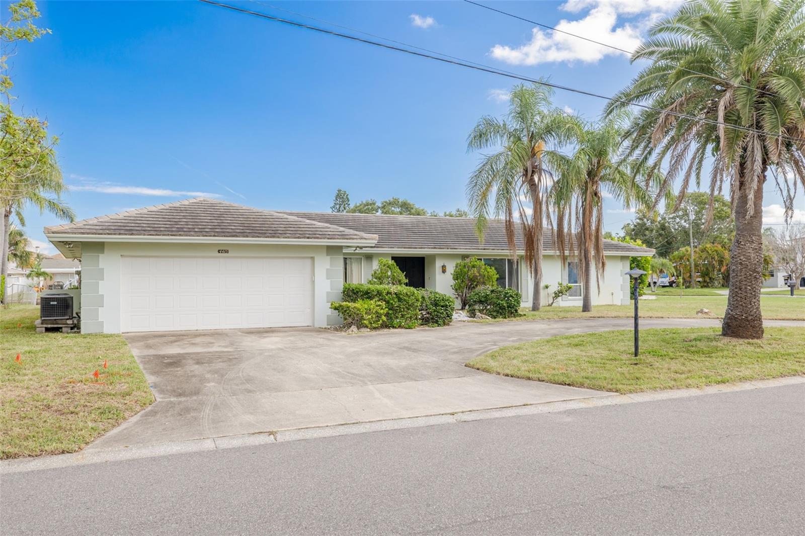 Listing photo id 0 for 4415 Clearwater Harbor Drive N