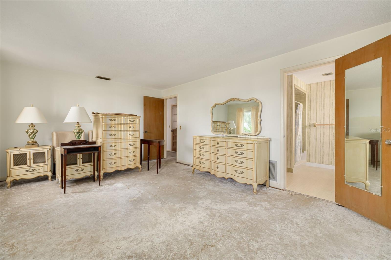 Listing photo id 18 for 4415 Clearwater Harbor Drive N